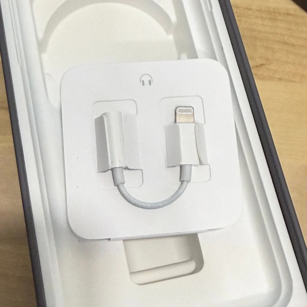 Original Apple Ear Pods Lightening Connector Jack Adapter iphone 8 Box-No‎ Phone